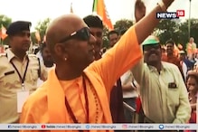 আদিত্যনাথের ডামি বিজেন্দ্র যোগী, তাঁকে ঘিরেই সেলফির হুড়োহুড়ি আদিত্যনাথের ডামি বিজেন্দ্র যোগী, তাঁকে ঘিরেই সেলফির হুড়োহুড়ি