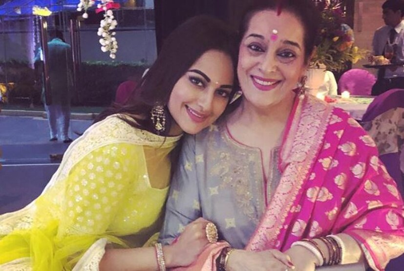 দেখে নিন সোনাক্ষী সিনহার মাকে৷ Photo Courtesy: Instagram 
