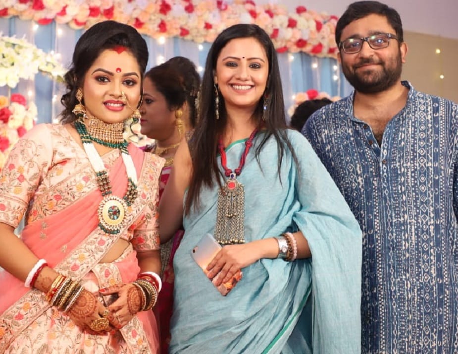 ♦ অন্যদিকে, পার্টিতে বিশেষ বন্ধু তথা ‘নুর জাহান’,‘পিয়া রে’ছবির পরিচালককে সঙ্গী করে হাজির হয়েছিলেন অভিনেত্রী মানালি দে ৷ -নিজস্ব চিত্র ৷ ♦ অন্যদিকে, পার্টিতে বিশেষ বন্ধু তথা ‘নুর জাহান’,‘পিয়া রে’ছবির পরিচালককে সঙ্গী করে হাজির হয়েছিলেন অভিনেত্রী মানালি দে ৷ -নিজস্ব চিত্র ৷