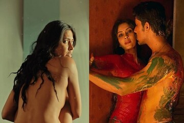 অভিনয়ের সময়ে ক্যামেরার সামনে অর্ধনগ্ন হয়ে সাহসিকতার পরিচয় দিয়েছেন