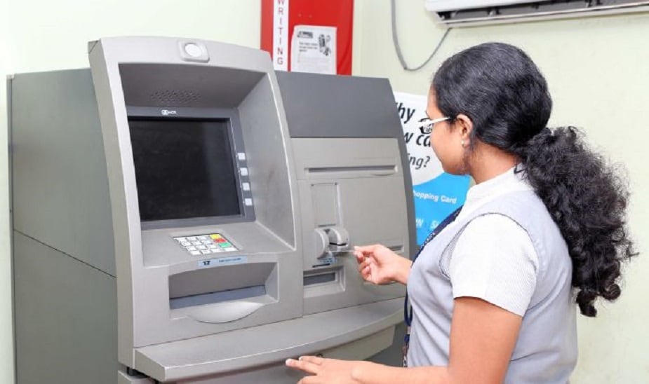 ATM মেশিন হয় দেওয়াল কিংবা মাটির সঙ্গে লাগোয়া জায়গায় বসাতে হবে। চলতি বছরের সেপ্টেম্বর মাসের মধ্যে এই নিয়ম কার্যকর করতে হবে।Representative imagePhoto Source: Collected ATM মেশিন হয় দেওয়াল কিংবা মাটির সঙ্গে লাগোয়া জায়গায় বসাতে হবে। চলতি বছরের সেপ্টেম্বর মাসের মধ্যে এই নিয়ম কার্যকর করতে হবে।Representative imagePhoto Source: Collected
