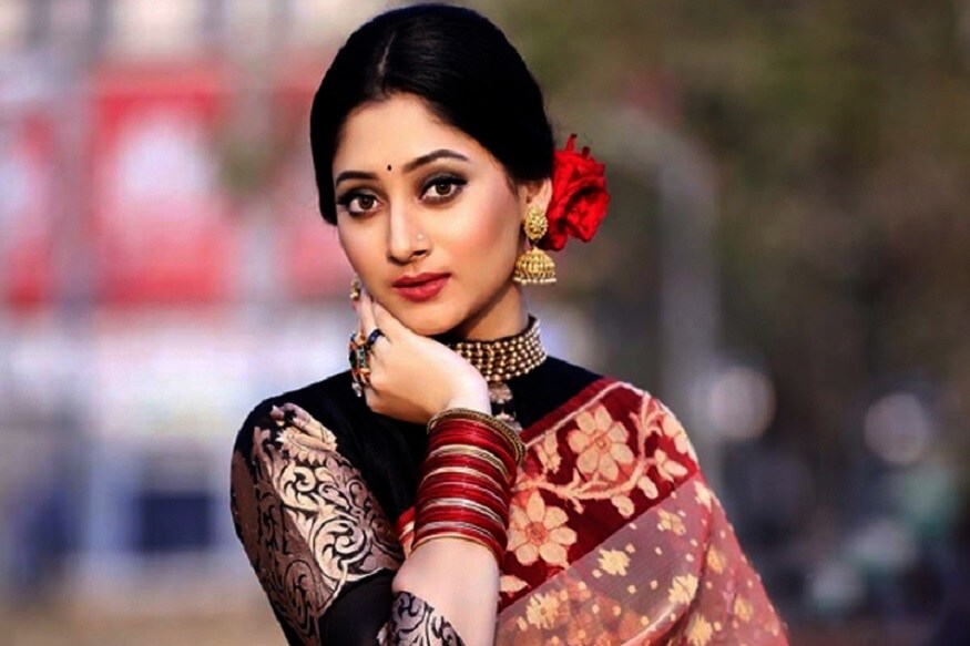 বাংলাদেশের সিনেমা জগতে এখন জনপ্রিয়তার তুঙ্গে সুন্দরী পূজা চেরি ৷ একের পর এক তাঁর ছবি বক্স অফিসে সুপারহিট ৷ কিন্তু জানেন কি? এই পূজা সবে মাধ্যমিক পাশ করেছেন ! বাংলাদেশের সিনেমা জগতে এখন জনপ্রিয়তার তুঙ্গে সুন্দরী পূজা চেরি ৷ একের পর এক তাঁর ছবি বক্স অফিসে সুপারহিট ৷ কিন্তু জানেন কি? এই পূজা সবে মাধ্যমিক পাশ করেছেন !