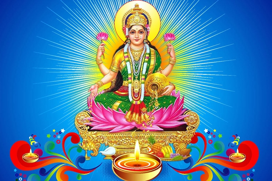 ভক্তরা নানাভাবে দেবদেবীর আরাধনা করেন। হিন্দুধর্ম ও হিন্দু আচারের প্রধান বৈশিষ্ট্য হল এর বৈচিত্র যা অঞ্চলবিশেষে যেমন আলাদা, তেমনই সময়ের সঙ্গে সঙ্গে ক্রমাগত মেটামরফোজড হয়ে চলেছে। শ্রীরামকৃষ্ণ যেমন বলেন, যত মত তত পথ, তেমনই আচার-অনুষ্ঠানের কোনও শেষ নেই এবং সেই সব পথই ধাবিত হয় ঈশ্বরের দিকে। মনে যদি ভক্তি থাকে, তবে যে পথেই আরাধনা করা হোক না কেন, ঈশ্বরের কাছে সেই প্রার্থনা অবশ্যই পৌঁছয়। নীচে উল্লিখিত আচারগুলি ভারতের বিভিন্ন প্রান্তে প্রচলিত। ভক্তরা নানাভাবে দেবদেবীর আরাধনা করেন। হিন্দুধর্ম ও হিন্দু আচারের প্রধান বৈশিষ্ট্য হল এর বৈচিত্র যা অঞ্চলবিশেষে যেমন আলাদা, তেমনই সময়ের সঙ্গে সঙ্গে ক্রমাগত মেটামরফোজড হয়ে চলেছে। শ্রীরামকৃষ্ণ যেমন বলেন, যত মত তত পথ, তেমনই আচার-অনুষ্ঠানের কোনও শেষ নেই এবং সেই সব পথই ধাবিত হয় ঈশ্বরের দিকে। মনে যদি ভক্তি থাকে, তবে যে পথেই আরাধনা করা হোক না কেন, ঈশ্বরের কাছে সেই প্রার্থনা অবশ্যই পৌঁছয়। নীচে উল্লিখিত আচারগুলি ভারতের বিভিন্ন প্রান্তে প্রচলিত।