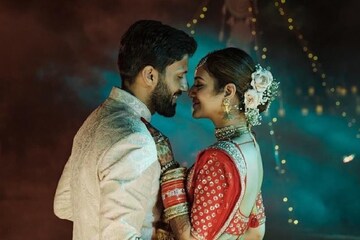 বিয়ের পর শ্বশুরবাড়িতে নববধূ নুসরত, স্বামীর কোলে চেপে গৃহে প্রবেশ নায়িকার