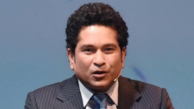 এতেই আরও একবার প্রমাণিত ক্রিকেটের প্রতি সচিনের ভালবাসা ৷ বিশ্বকাপে দেশের হয়ে মাঠে প্রতিনিধিত্ব করাই তাঁর জীবনের আসল লক্ষ্য ৷ ক্রিকেটের জন্য তিনি কতদূর আত্মত্যাগ করতে পারেন তা এতদিনে ভাল করেই জানেন তাঁর ক্রিকেট ভক্তরা ৷ কিন্তু ভারত অস্ট্রেলিয়া পাওয়ার প্যাক ম্যাচের আগে সচিনের শেয়ার করা এই অভিজ্ঞতা আরও একবার বুঝিয়ে দিল তাঁকে এমনি এমনি ক্রিকেটের ভগবান বলে ডাকা হয় না ৷ এতেই আরও একবার প্রমাণিত ক্রিকেটের প্রতি সচিনের ভালবাসা ৷ বিশ্বকাপে দেশের হয়ে মাঠে প্রতিনিধিত্ব করাই তাঁর জীবনের আসল লক্ষ্য ৷ ক্রিকেটের জন্য তিনি কতদূর আত্মত্যাগ করতে পারেন তা এতদিনে ভাল করেই জানেন তাঁর ক্রিকেট ভক্তরা ৷ কিন্তু ভারত অস্ট্রেলিয়া পাওয়ার প্যাক ম্যাচের আগে সচিনের শেয়ার করা এই অভিজ্ঞতা আরও একবার বুঝিয়ে দিল তাঁকে এমনি এমনি ক্রিকেটের ভগবান বলে ডাকা হয় না ৷