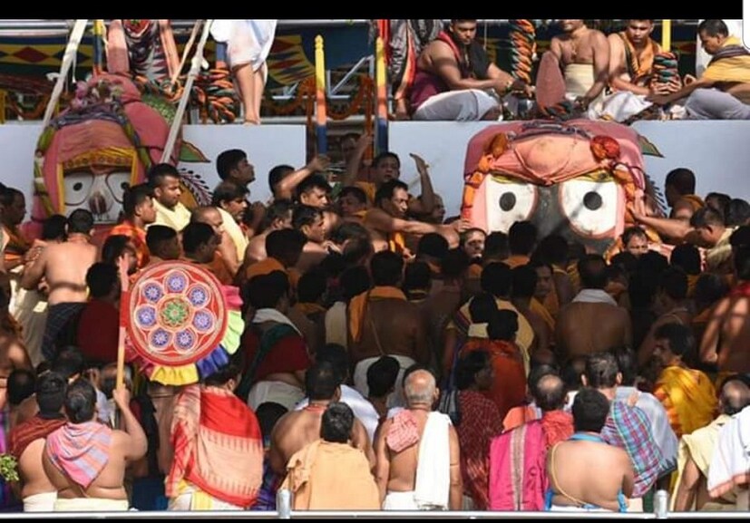 ♦ পুরীর জগন্নাথ মন্দিরের সামনে জগন্নাথ দেবের স্নানযাত্রা দেখতে হাজির হয়েছিলেন টলিউড অভিনেত্রী সুচন্দ্রা ভানিয়া ৷