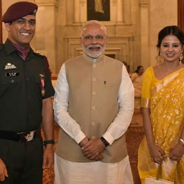 • প্রাক্তন অধিনায়ক তাঁর সেনাবাহিনীতে যোগদানের ইচ্ছার কথাও বলেছেন বহুবার ৷ 