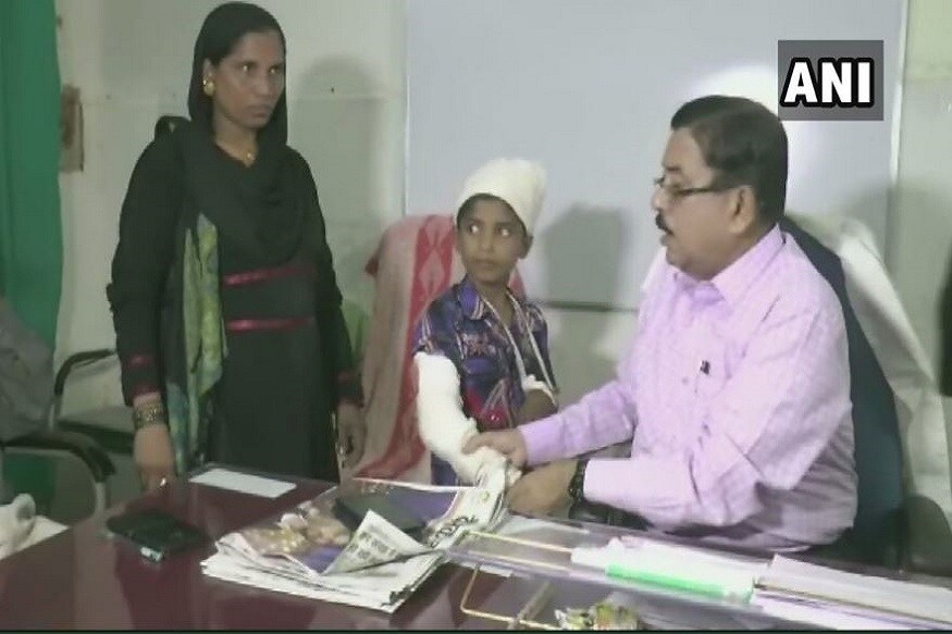 শিশুটির মা জানিয়েছেন এটি আসলে চিকিৎসায় গাফিলতিরই নামান্তর ৷ হাসপাতাল থেকে কোনও ওষুধপত্রও পাওয়া যায়নি ৷ ঘটনার পূর্ণাঙ্গ তদন্তের দাবি করেছেন তিনি ৷ ছবি সৌজন্যে এএনআই ৷ শিশুটির মা জানিয়েছেন এটি আসলে চিকিৎসায় গাফিলতিরই নামান্তর ৷ হাসপাতাল থেকে কোনও ওষুধপত্রও পাওয়া যায়নি ৷ ঘটনার পূর্ণাঙ্গ তদন্তের দাবি করেছেন তিনি ৷ ছবি সৌজন্যে এএনআই ৷