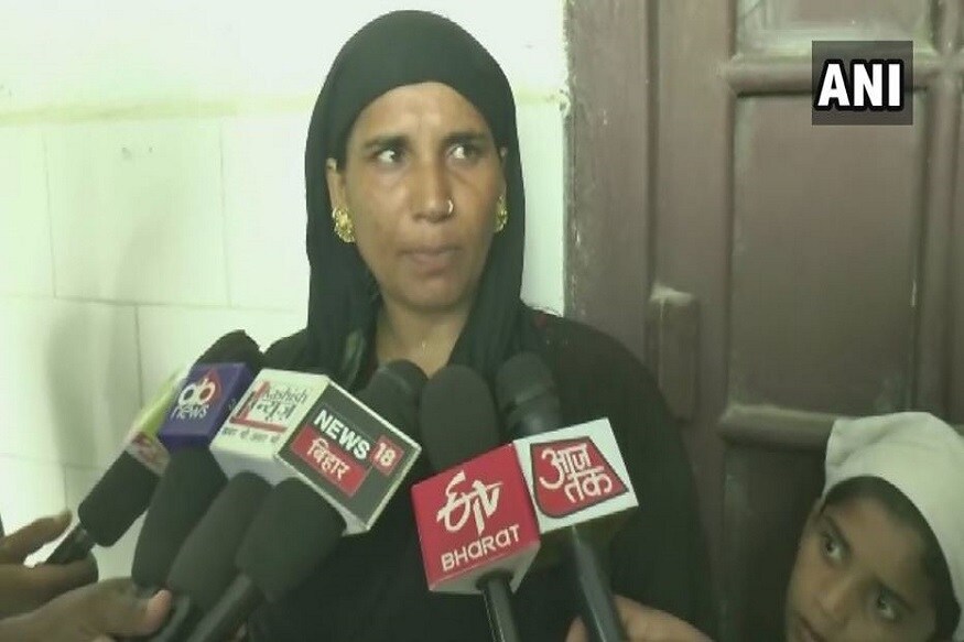 দারভাঙার হনুমাননগরে বসবাস ৭ বছরের ফৈজানের ৷ একটি দুর্ঘটনায় তার হাতের হাড় ভেঙে গিয়েছে ৷ ডিএমসিএইচে চিকিৎসার জন্য গিয়েছে তার আগে এক্সরেতে ধরা পড়েছে হাড় ভাঙার ঘটনা ৷ বাঁ হাত ভাঙার পরে ডান হাত প্লাস্টার করে দিয়েছেন ৷ ছবি সৌজন্যে এএনআই ৷ দারভাঙার হনুমাননগরে বসবাস ৭ বছরের ফৈজানের ৷ একটি দুর্ঘটনায় তার হাতের হাড় ভেঙে গিয়েছে ৷ ডিএমসিএইচে চিকিৎসার জন্য গিয়েছে তার আগে এক্সরেতে ধরা পড়েছে হাড় ভাঙার ঘটনা ৷ বাঁ হাত ভাঙার পরে ডান হাত প্লাস্টার করে দিয়েছেন ৷ ছবি সৌজন্যে এএনআই ৷