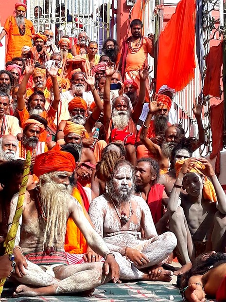 অম্বুবাচী মেলায় সাধুদের গানে গানে সাধনা ৷ অন্যদিকে উদ্বোধনে গান গাইলেন কৈলাশ খের ৷ 