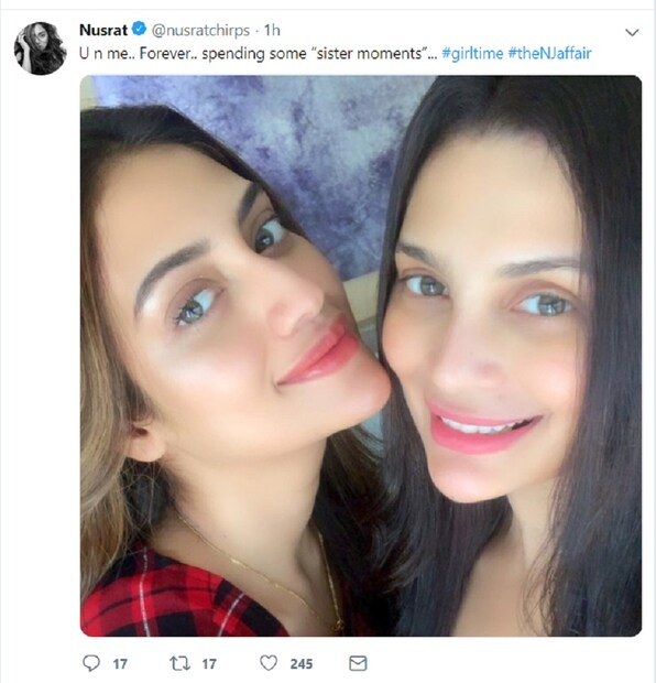 ♦ এরই পাশাপাশি বোনের সঙ্গে একটি ছবি তুলেও তিনি তাঁর ট্যুইটার হ্যান্ডেলে শেয়ার করলেন নুসরত ৷ ক্যাপশনে লিখলেন,‘‘তুমি আর আমি সারাজীবনের ৷ কিছু সিস্টার্স টাইম কাটাচ্ছি ৷’’ ছবি: ট্যুইটার ৷
