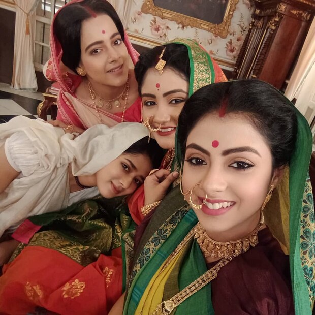 • সারাদিন অভিনয় আর তার সঙ্গে পড়াশোনারও বিপুল চাপ ৷ নিঃশ্বাস নেওয়ার ফুরসত পায় না দিতিপ্রিয়া ৷ ছবি: ইনস্টাগ্রাম ৷