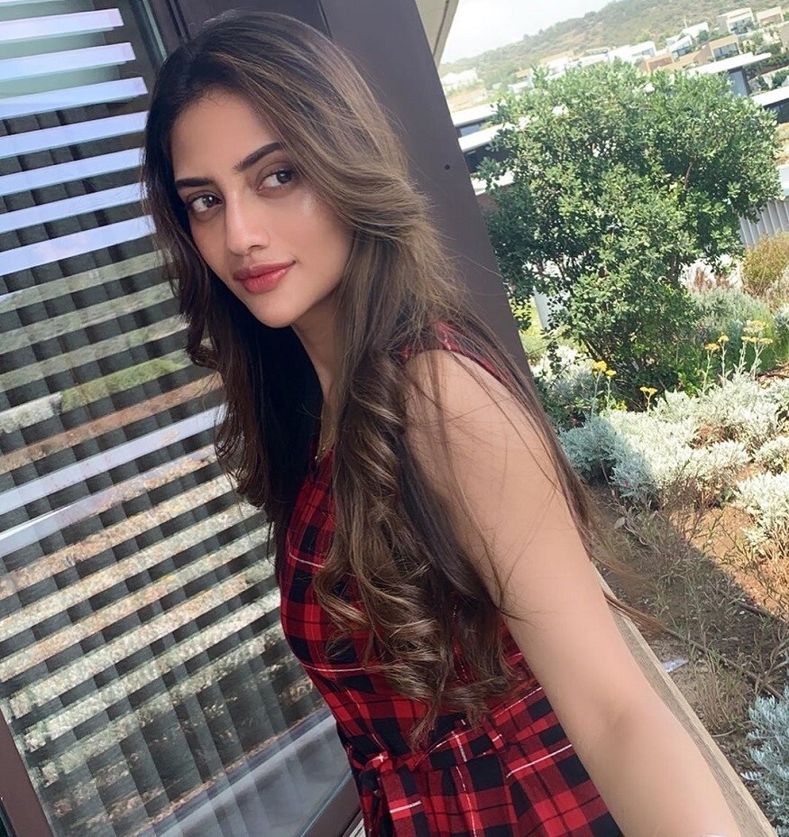 তুরস্কে পৌঁছে প্রথম যেই ছবিটি দিয়েছিলেন নুসরত৷ তিনি লিখেছেন যে প্রস্তুতি চরমে এই মুহূর্তে৷ বিয়ের আগে সবকিছু গুছিয়ে নিচ্ছে নুসরত ও নিখিল জৈনের পরিবার৷ Photo Courtesy: Instagram তুরস্কে পৌঁছে প্রথম যেই ছবিটি দিয়েছিলেন নুসরত৷ তিনি লিখেছেন যে প্রস্তুতি চরমে এই মুহূর্তে৷ বিয়ের আগে সবকিছু গুছিয়ে নিচ্ছে নুসরত ও নিখিল জৈনের পরিবার৷ Photo Courtesy: Instagram