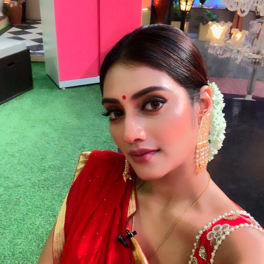 ♦ গভীর রাতে কে বলবে! জৈন পরিবারে তখন খুশির জোয়ার ৷ হই-হুল্লোড়ে মাতল গোটা পরিবার ৷ ছবি: ইনস্টাগ্রাম ৷ ♦ গভীর রাতে কে বলবে! জৈন পরিবারে তখন খুশির জোয়ার ৷ হই-হুল্লোড়ে মাতল গোটা পরিবার ৷ ছবি: ইনস্টাগ্রাম ৷