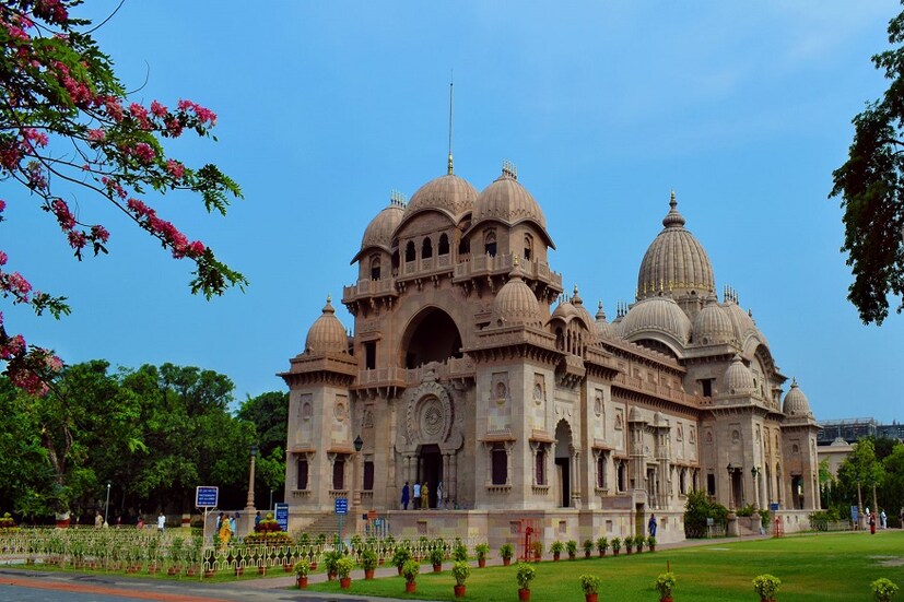 কাল স্বামী বিবেকানন্দের জন্মদিন। বেলুড় মঠে ধ্যান করবেন মোদি।