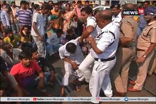 এনআরএসে অচলাবস্থা অব্যাহত, চিকিৎসকদের নজিরবিহীন প্রতিবাদ এনআরএসে অচলাবস্থা অব্যাহত, চিকিৎসকদের নজিরবিহীন প্রতিবাদ
