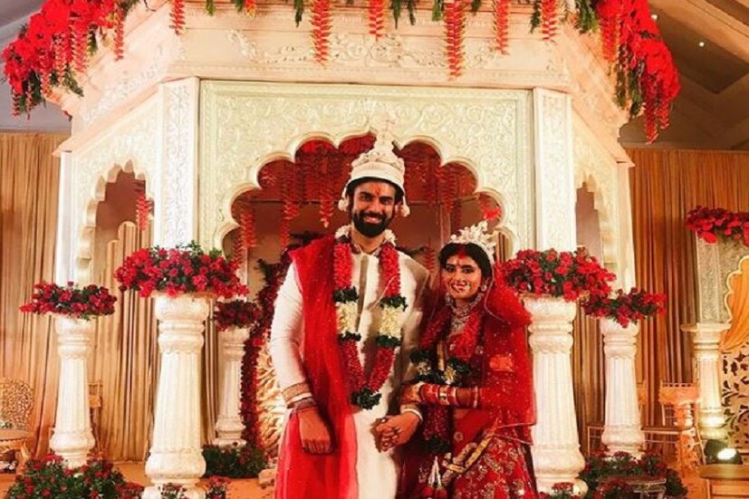 বিয়ে করলেন সুস্মিতা সেনের ভাই রাজীব সেন ৷ গোয়াতে তাঁর দীর্ঘদিনের প্রেমিকা চারু অসোপার সঙ্গে সাতপাকে বাঁধা পড়লেন রাজীব সেন ৷ 