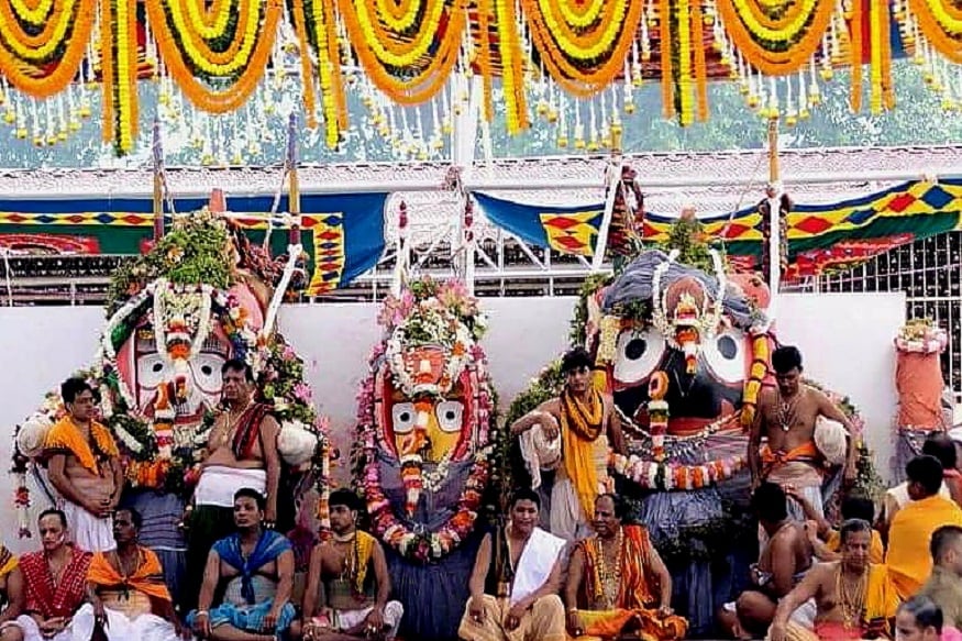 • ঘূর্ণিঝড় ফণির তাণ্ডবের পর এখনও ক্ষয়ক্ষতি সামলে উঠতে পারেনি পুরী ৷ তবু উৎসবের দিনে বিষয়টা একটু হলেও আলাদা ৷ আর কয়েকদিন পরেই এখানকার শ্রেষ্ঠ উৎসব রথযাত্রা অনুষ্ঠিত হবে ৷ তার আগে আজই জগন্নাথ দেবের স্নানযাত্রা ৷ • ঘূর্ণিঝড় ফণির তাণ্ডবের পর এখনও ক্ষয়ক্ষতি সামলে উঠতে পারেনি পুরী ৷ তবু উৎসবের দিনে বিষয়টা একটু হলেও আলাদা ৷ আর কয়েকদিন পরেই এখানকার শ্রেষ্ঠ উৎসব রথযাত্রা অনুষ্ঠিত হবে ৷ তার আগে আজই জগন্নাথ দেবের স্নানযাত্রা ৷
