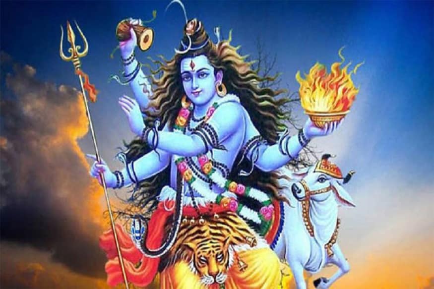 নারদ ফিরে গেলেন মন্দিরে। মন্দিরে ঢুকেই তো তিনি অবাক। কে যেন এইমাত্র চাঁপা ফুল দিয়ে মহাদেবকে পুজো করে গিয়েছেন। নারদ গুণে দেখলেন, ঠিক একশো আটটা চাঁপা ফুল। সেইসময় মন্দিরের পূজারি এলেন পুজো করতে। তাঁকে নারদ জিজ্ঞেস করলেন, কে এই একশো আটটি চাঁপা ফুল দিয়ে মহাদেবকে পুজো করেছেন? পূজারি বললেন, এক দুষ্ট ব্রাহ্মণ রোজ এভাবেই আগেভাগে চাঁপাফুল দিয়ে মহাদেবের পুজো করেন। পূজারি বা অন্য ভক্তদের আর ফুল পাওয়ার জো থাকে। নারদ বললেন, তাঁর সঙ্গে ব্রাহ্মণের দেখা হয়েছিল, কিন্তু তিনি তো এ'কথা সম্পূর্ণ লুকিয়ে গেলেন। পূজারি হেসে উত্তর দিলেন, ব্রাহ্মণ ভয়ে ভয়ে থাকে, পাছে কেউ তাঁর পুজোর উদ্দেশ্য না জেনে ফেলে! তাই চাঁপা গাছটিকেও বুঝিয়ে সুঝিয়ে কিছুতেই সত্যি বলতে দেয় না। নারদ ব্রাহ্মণের উদ্দেশ্য জিজ্ঞেস করলেন। পূজারি জানালেন, তাঁর একটাই উদ্দেশ্য, শিবকে তুষ্ট করে রাজাকে বশে রাখা।Representative imagePhoto Source: Collected নারদ ফিরে গেলেন মন্দিরে। মন্দিরে ঢুকেই তো তিনি অবাক। কে যেন এইমাত্র চাঁপা ফুল দিয়ে মহাদেবকে পুজো করে গিয়েছেন। নারদ গুণে দেখলেন, ঠিক একশো আটটা চাঁপা ফুল। সেইসময় মন্দিরের পূজারি এলেন পুজো করতে। তাঁকে নারদ জিজ্ঞেস করলেন, কে এই একশো আটটি চাঁপা ফুল দিয়ে মহাদেবকে পুজো করেছেন? পূজারি বললেন, এক দুষ্ট ব্রাহ্মণ রোজ এভাবেই আগেভাগে চাঁপাফুল দিয়ে মহাদেবের পুজো করেন। পূজারি বা অন্য ভক্তদের আর ফুল পাওয়ার জো থাকে। নারদ বললেন, তাঁর সঙ্গে ব্রাহ্মণের দেখা হয়েছিল, কিন্তু তিনি তো এ'কথা সম্পূর্ণ লুকিয়ে গেলেন। পূজারি হেসে উত্তর দিলেন, ব্রাহ্মণ ভয়ে ভয়ে থাকে, পাছে কেউ তাঁর পুজোর উদ্দেশ্য না জেনে ফেলে! তাই চাঁপা গাছটিকেও বুঝিয়ে সুঝিয়ে কিছুতেই সত্যি বলতে দেয় না। নারদ ব্রাহ্মণের উদ্দেশ্য জিজ্ঞেস করলেন। পূজারি জানালেন, তাঁর একটাই উদ্দেশ্য, শিবকে তুষ্ট করে রাজাকে বশে রাখা।Representative imagePhoto Source: Collected