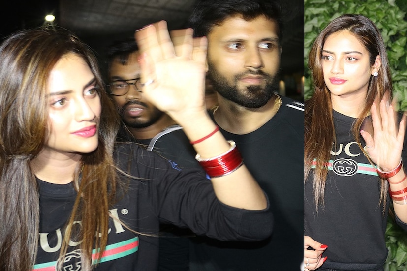  রিসেপশন অনুষ্ঠানের থিম সেজে উঠছে নিখিল জৈনের ব্যবসাকে মাথায় রেখেই, অর্থাৎ সুতো, সেলাই মেশিনই থাকছে রিসেপশনের সাজে ৷ এছাড়াও নাকি আরও সারপ্রাইজ দিতে পারেন নুসরত ও নিখিল ৷    