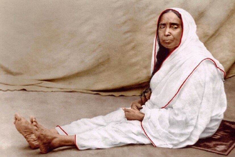 সারদা মায়ের এই ছবি রান্নাঘর বা খাওয়ার জায়গায় মায়ের এই ছবি রাখলেই নাকি সংসারের কখনও কোনও অভাব হয়না ৷ 