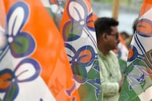'কাটমানি' আদায়ের দাবিতে বারাসতে তৃণমূল কাউন্সিলরের বাড়ি ঘেরাও 'কাটমানি' আদায়ের দাবিতে বারাসতে তৃণমূল কাউন্সিলরের বাড়ি ঘেরাও
