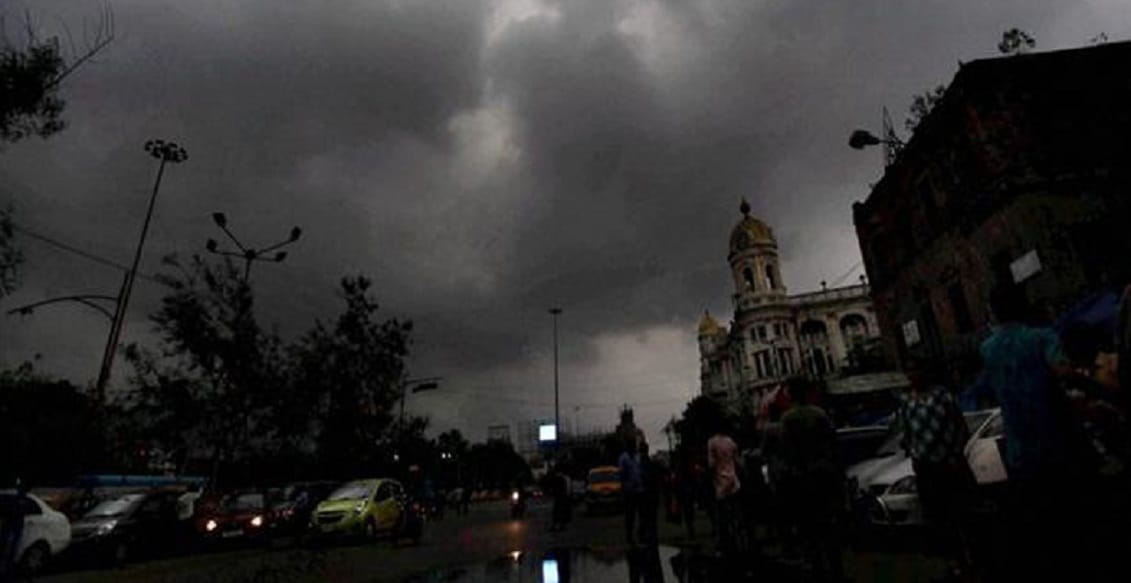 আলিপুর আবহাওয়া দফতর জানিয়েছে, ভারী বৃষ্টি হতে পারে কলকাতাতেও ৷ আজও দঃবঙ্গে আর্দ্রতাজনিত অস্বস্তি ৷ আলিপুর আবহাওয়া দফতর জানিয়েছে, ভারী বৃষ্টি হতে পারে কলকাতাতেও ৷ আজও দঃবঙ্গে আর্দ্রতাজনিত অস্বস্তি ৷