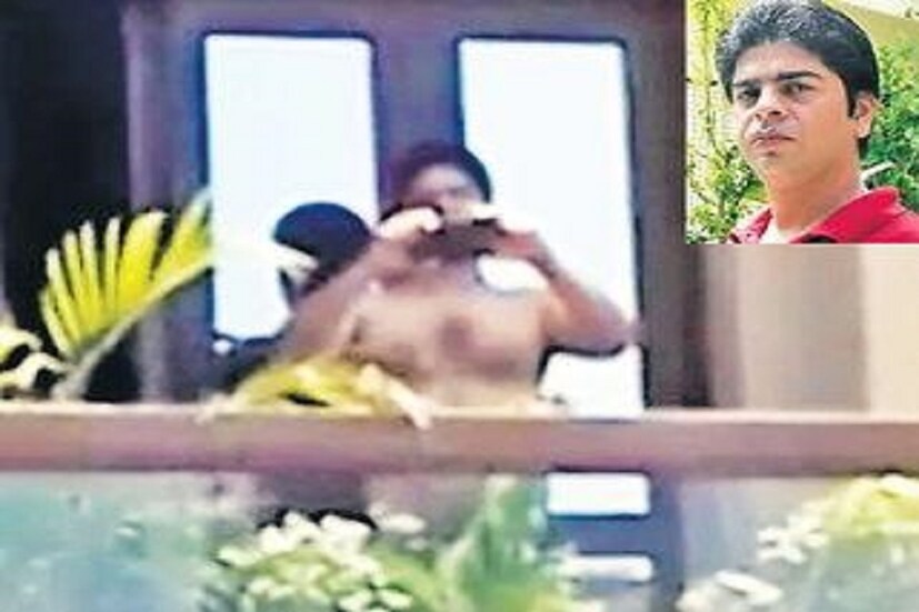 ঘটনার প্রেক্ষিতে ও অভিযোগের ভিত্তিতে গ্রেফতার করা হয়েছে যুবককে ৷ মহিলা কমিশনের পক্ষ থেকে রিপোর্ট তলব করা হয়েছে ৷