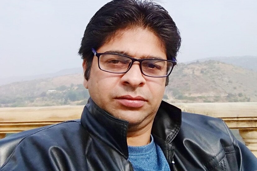 এই নক্কার জনক ঘটনার স্থানীয় থানায় অভিযোগ দায়ের করা হয়েছে এই অভিযোগের ভিত্তিতেই গ্রেফতার করা হয়েছে যুবককে ৷ 