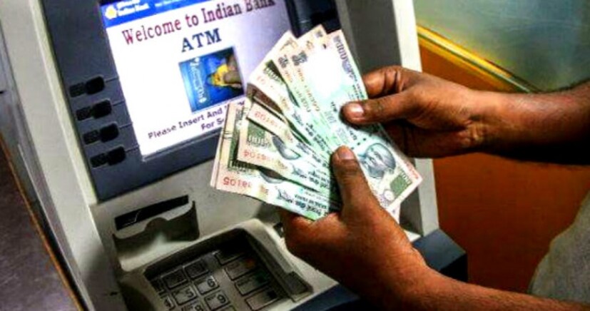  সম্প্রতি RTGS ও NEFT লেনদেনের সমস্ত চার্জ তুলে নেওয়া হয়েছে আরবিআই-এর তরফে ৷ এই বেনিফিট গ্রাহকদের দেওয়ার জন্য ব্যাঙ্কগুলিকে নির্দেশ দেওয়া হয়েছে ৷ 