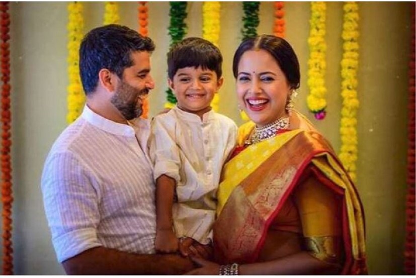 'পিকচার পারফেক্ট মোমেন্ট'... ফ্রেমবন্দি অক্ষয়, হংস আর সমীরা।  Photo Source: Sameera Reddy/ Instagram