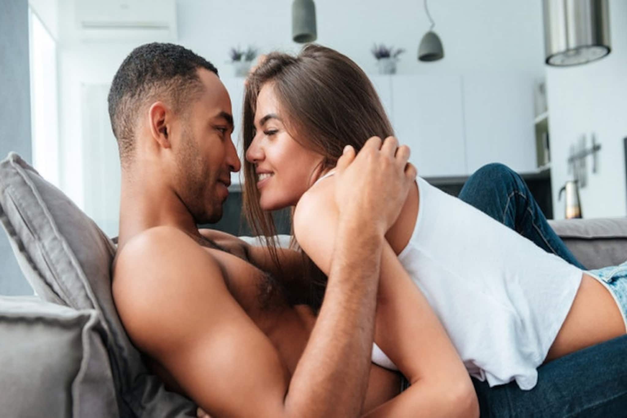 শুধু রাতেই যৌনতা কেন ? জানুন বিছানায় সুখ ধরে রাখার নতুন কৌশল