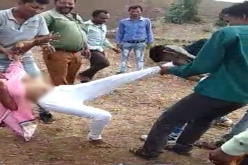 মর্মান্তিক ! বিয়ের জন্য চাপ পরিবারের, প্রেম করার অপরাধে ভীষণ মারধর মর্মান্তিক ! বিয়ের জন্য চাপ পরিবারের, প্রেম করার অপরাধে ভীষণ মারধর