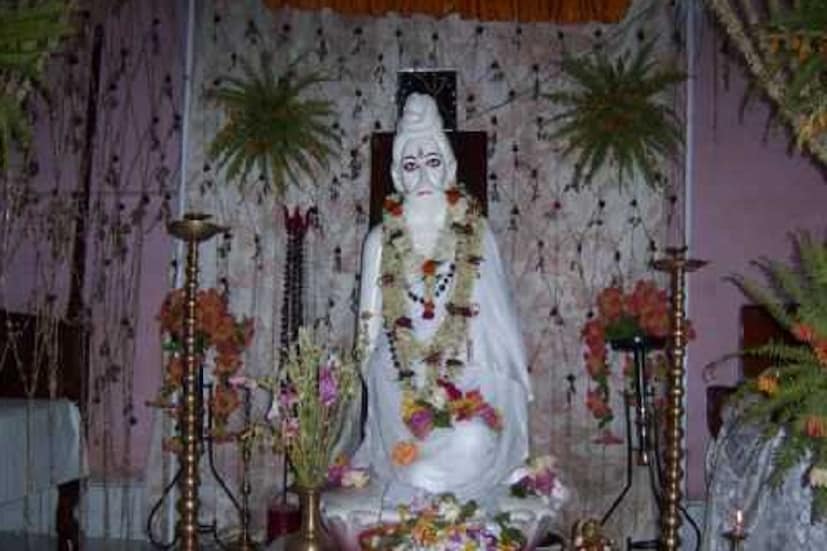 বাবা লোকনাথ স্বয়ং শিবের অবতার বলে অনেকেই মনে করেন ৷