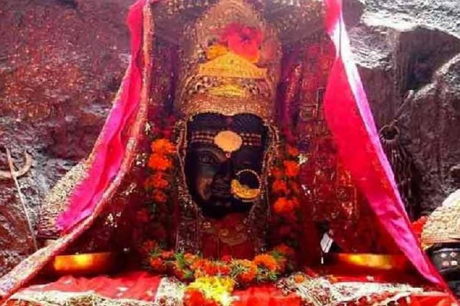এই সময়ে কোনও বিশেষ পুজো করা বারণ। কোনও বছর যদি এই সময় জগন্নাথদেবের রথযাত্রা পড়ে, তবে তা নির্দিষ্ট নিয়ম মেনেই হতে পারে। কারণ, এই সময়ে নিত্যকর্ম হবে, কাম্য কর্ম হবে না। রথযাত্রা নিত্যকর্ম। যাঁরা শাক্তমন্ত্রে দীক্ষিত, তাঁরা জপ করতে পারেন। এই সময়ে গুরু বা গুরুমা পূজা করতে পারবেন।Photo Source: Collected এই সময়ে কোনও বিশেষ পুজো করা বারণ। কোনও বছর যদি এই সময় জগন্নাথদেবের রথযাত্রা পড়ে, তবে তা নির্দিষ্ট নিয়ম মেনেই হতে পারে। কারণ, এই সময়ে নিত্যকর্ম হবে, কাম্য কর্ম হবে না। রথযাত্রা নিত্যকর্ম। যাঁরা শাক্তমন্ত্রে দীক্ষিত, তাঁরা জপ করতে পারেন। এই সময়ে গুরু বা গুরুমা পূজা করতে পারবেন।Photo Source: Collected