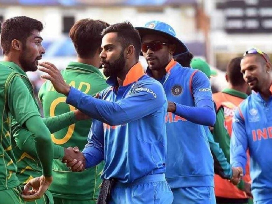 পাকিস্তানের বিরুদ্ধে ৫০ ওভারে ৫ উইকেটে ৩৩৬ রান করেছিল ভারত ৷ ৪০ ওভারে ৬ উইকেটে ২১২ রান৷ Photo - AFP পাকিস্তানের বিরুদ্ধে ৫০ ওভারে ৫ উইকেটে ৩৩৬ রান করেছিল ভারত ৷ ৪০ ওভারে ৬ উইকেটে ২১২ রান৷ Photo - AFP