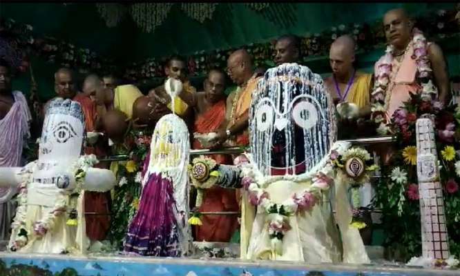 • বর্তমান বছর, অর্থাৎ ১৪২৬ সনের স্নানযাত্রা অনুষ্ঠিত হবে, বিশুদ্ধ সিদ্ধান্ত পঞ্জিকা মতে ২ আষাঢ়, ১৪২৬ এবং গুপ্তপ্রেস পঞ্জিকা মতে ১ আষাঢ়, ১৪২৬, রবিবার, ইংরেজি ১৭ জুন ২০১৯। • বর্তমান বছর, অর্থাৎ ১৪২৬ সনের স্নানযাত্রা অনুষ্ঠিত হবে, বিশুদ্ধ সিদ্ধান্ত পঞ্জিকা মতে ২ আষাঢ়, ১৪২৬ এবং গুপ্তপ্রেস পঞ্জিকা মতে ১ আষাঢ়, ১৪২৬, রবিবার, ইংরেজি ১৭ জুন ২০১৯।