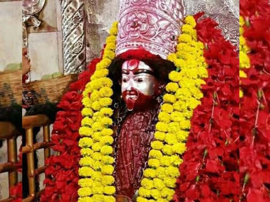 বাঙালি জীবনে ফলহারিণী কালী পুজোর তাৎপর্য লুকিয়ে রয়েছে শ্রীরামকৃষ্ণের জীবনে। ঠাকুর এই দিনেই তার সমস্ত সাধনার ধন আপন স্ত্রীকে দেবী রূপে পুজো করেছিলেন জগৎ কল্যাণের জন্য। ১২৮০ বঙ্গাব্দের জ্যৈষ্ঠ মাসের অমাবস্যার নিশিথে তিনি দক্ষিণেশ্বরে আদ্যাশক্তির পুজো করেছিলেন।photo source collected বাঙালি জীবনে ফলহারিণী কালী পুজোর তাৎপর্য লুকিয়ে রয়েছে শ্রীরামকৃষ্ণের জীবনে। ঠাকুর এই দিনেই তার সমস্ত সাধনার ধন আপন স্ত্রীকে দেবী রূপে পুজো করেছিলেন জগৎ কল্যাণের জন্য। ১২৮০ বঙ্গাব্দের জ্যৈষ্ঠ মাসের অমাবস্যার নিশিথে তিনি দক্ষিণেশ্বরে আদ্যাশক্তির পুজো করেছিলেন।photo source collected