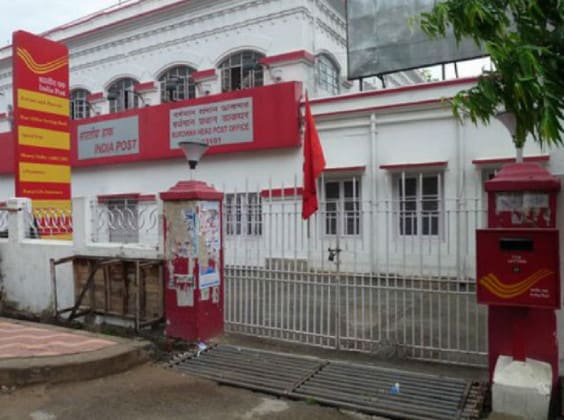২. সুকন্যা সমৃদ্ধি স্কিম: এই স্কিমে আপনার মেয়ের নামে অ্যাকাউন্ট খুলতে পারবেন ৷ একটি আর্থিক বছরে ন্যূনতম ১০০০ টাকা জমা করতে হবে ৷ অধিকতম ১.৫ লক্ষ টাকা জমা করতে পারবেন ৷ এই স্কিমে টাকা ইনভেস্ট করলে মিলবে ট্যাক্স ছাড় ৷ বছরে ১ হাজার টাকার জমা না করলে অ্যাকাউন্ট বন্ধ হয়ে যাবে ৷ জরিমানা দিয়ে দিলে আপনি ফের অ্যাকাউন্ট খুলতে পারবেন ৷ এই স্কিমে ৮.৫ শতাংশ সুদ মিলবে ৷ আপনার মেয়ের ১০ বছর বয়সের মধ্যে এই অ্যাকাউন্ট খুলতে পারবেন ৷ ২. সুকন্যা সমৃদ্ধি স্কিম: এই স্কিমে আপনার মেয়ের নামে অ্যাকাউন্ট খুলতে পারবেন ৷ একটি আর্থিক বছরে ন্যূনতম ১০০০ টাকা জমা করতে হবে ৷ অধিকতম ১.৫ লক্ষ টাকা জমা করতে পারবেন ৷ এই স্কিমে টাকা ইনভেস্ট করলে মিলবে ট্যাক্স ছাড় ৷ বছরে ১ হাজার টাকার জমা না করলে অ্যাকাউন্ট বন্ধ হয়ে যাবে ৷ জরিমানা দিয়ে দিলে আপনি ফের অ্যাকাউন্ট খুলতে পারবেন ৷ এই স্কিমে ৮.৫ শতাংশ সুদ মিলবে ৷ আপনার মেয়ের ১০ বছর বয়সের মধ্যে এই অ্যাকাউন্ট খুলতে পারবেন ৷