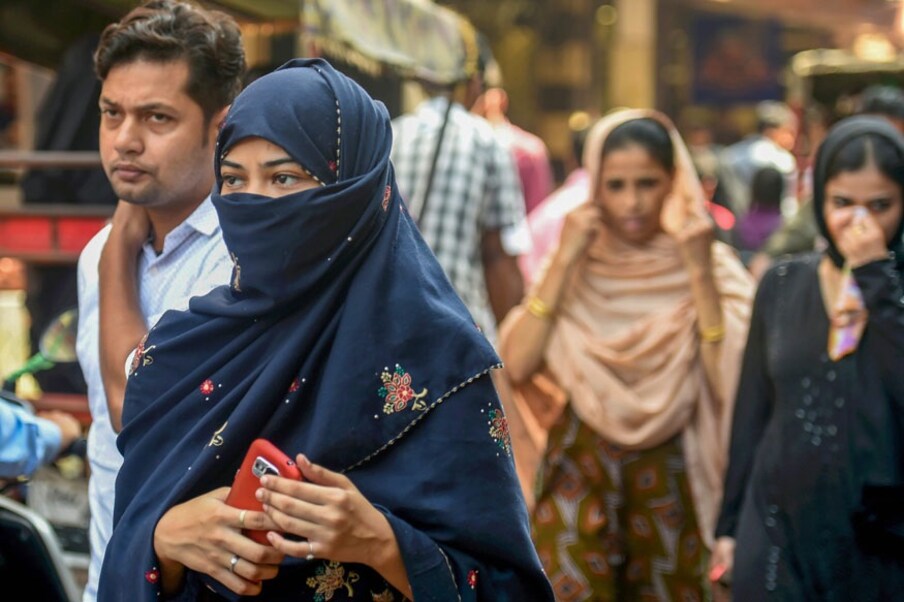 সম্প্রতি সংসদে পাশ হয়ে গিয়েছে তিন তালাক বিরোধী আইন ।