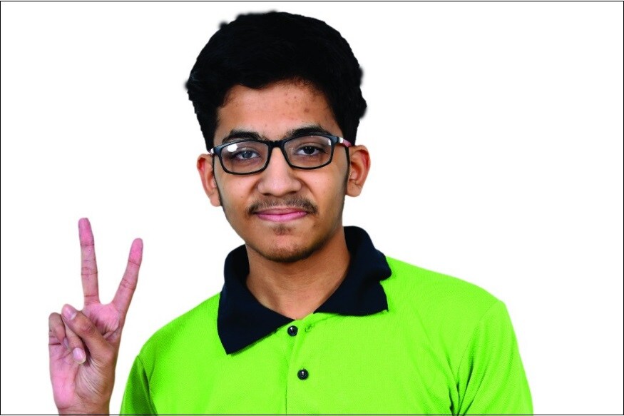 ডাক্তারি অর্থাৎ এমবিবিএস ও বিডিএস কোর্সে ভর্তি হওয়ার জন্য এই প্রবেশিকা পরীক্ষায় ৯৯.৯ শতাংশ অর্থাৎ ৭০১ নম্বর পেয়ে শীর্ষ স্থান অধিকার করেছে রাজস্থানের নলীন খান্ডেলওয়াল ৷ ডাক্তারি অর্থাৎ এমবিবিএস ও বিডিএস কোর্সে ভর্তি হওয়ার জন্য এই প্রবেশিকা পরীক্ষায় ৯৯.৯ শতাংশ অর্থাৎ ৭০১ নম্বর পেয়ে শীর্ষ স্থান অধিকার করেছে রাজস্থানের নলীন খান্ডেলওয়াল ৷