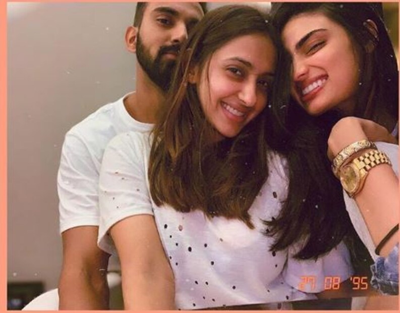  বেশ কিছুদিন ধরে মুম্বইয়ের এদিক-ওদিক দেখা গিয়েছে এই দু’জনকে ৷ এমনকী, ইনস্টাগ্রামে শেয়ার করেছেন নিজেদের ছবিও ৷ 