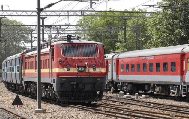 এবার থেকে m-Aaadhaar কে আইডি প্রুফ হিসেবে ব্যবহার করতে পারবেন যাত্রীরা ৷ IRCTC-এর ট্যুইট অনুযায়ী, যাত্রা করার সময় m-Aaadhaar, ই-আধার, ড্রাইভিং লাইসেন্সকে ভ্যালিড আইডি প্রুফ হিসেবে দেখা হবে ৷ অথার্ৎ যাত্রীরা মোবাইলের মাধ্যমে নিজেদের ভেরিফিকেশন করাতে পারবেন ৷ এবার থেকে m-Aaadhaar কে আইডি প্রুফ হিসেবে ব্যবহার করতে পারবেন যাত্রীরা ৷ IRCTC-এর ট্যুইট অনুযায়ী, যাত্রা করার সময় m-Aaadhaar, ই-আধার, ড্রাইভিং লাইসেন্সকে ভ্যালিড আইডি প্রুফ হিসেবে দেখা হবে ৷ অথার্ৎ যাত্রীরা মোবাইলের মাধ্যমে নিজেদের ভেরিফিকেশন করাতে পারবেন ৷