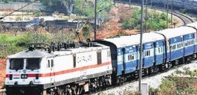 ই-আধার পাসওয়ার্ডের মাধ্যমে সুরক্ষিত থাকে ৷ ই-আধার জেনারেট করার জন্য UIDAI ওয়েবসাইটে যেতে হবে ৷ সেখানে Download আধারের অপশন দেখাবে ৷ মাস্কড আধারের অপশন দেখাবে সেখানে ক্লিক করতে হবে ৷ এখানে সমস্ত তথ্য থাকবে যা আপনার কাছে থাকা আধার কার্ডে রয়েছে ৷ তবে কেবল আধার নম্বর লুকোনো থাকে ৷ তাই আধার নম্বর না দিতে চাইলে মাস্কড আধার কার্ড ব্যবহার করতে পারবেন ৷ ই-আধার পাসওয়ার্ডের মাধ্যমে সুরক্ষিত থাকে ৷ ই-আধার জেনারেট করার জন্য UIDAI ওয়েবসাইটে যেতে হবে ৷ সেখানে Download আধারের অপশন দেখাবে ৷ মাস্কড আধারের অপশন দেখাবে সেখানে ক্লিক করতে হবে ৷ এখানে সমস্ত তথ্য থাকবে যা আপনার কাছে থাকা আধার কার্ডে রয়েছে ৷ তবে কেবল আধার নম্বর লুকোনো থাকে ৷ তাই আধার নম্বর না দিতে চাইলে মাস্কড আধার কার্ড ব্যবহার করতে পারবেন ৷