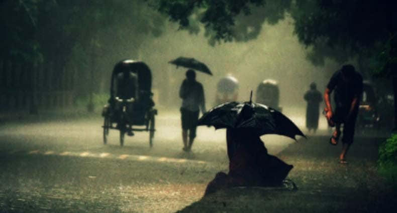 আলিপুর আবহাওয়া দফতরের পূর্বাভাস অনুযায়ী, আগামী ২৪ ঘণ্টায় ভারী বৃষ্টির পূর্বাভাস ৷ পূর্বাভাস ৩ জেলার উপকূলের অংশে ৷ আলিপুর আবহাওয়া দফতরের পূর্বাভাস অনুযায়ী, আগামী ২৪ ঘণ্টায় ভারী বৃষ্টির পূর্বাভাস ৷ পূর্বাভাস ৩ জেলার উপকূলের অংশে ৷