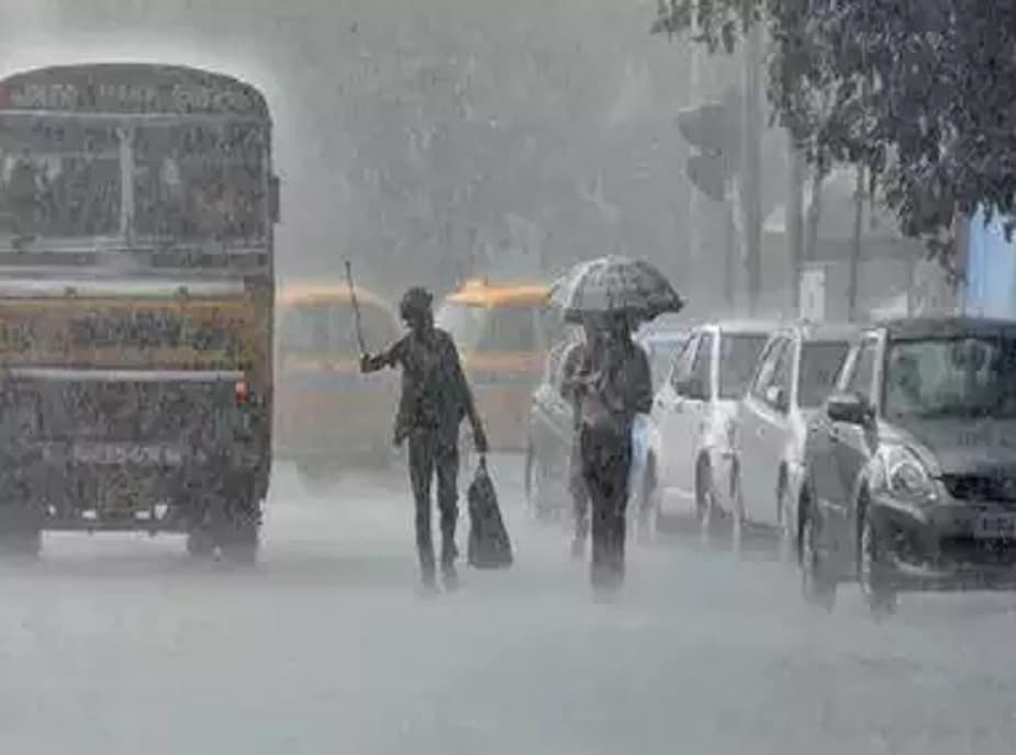 গতকালই পূর্বাভাসে আবহাওয়াবিদরা জানিয়েছিলেন, সপ্তাহান্তে দক্ষিণবঙ্গে বর্ষা ঢোকার সম্ভাবনা রয়েছে ৷ সেই পূর্বাভাস মতোই আজ, শুক্রবার অবশেষে বর্ষার আগমন ঘটল দক্ষিণের জেলাগুলোতে ৷Representative imagePhoto Source: Collected গতকালই পূর্বাভাসে আবহাওয়াবিদরা জানিয়েছিলেন, সপ্তাহান্তে দক্ষিণবঙ্গে বর্ষা ঢোকার সম্ভাবনা রয়েছে ৷ সেই পূর্বাভাস মতোই আজ, শুক্রবার অবশেষে বর্ষার আগমন ঘটল দক্ষিণের জেলাগুলোতে ৷Representative imagePhoto Source: Collected