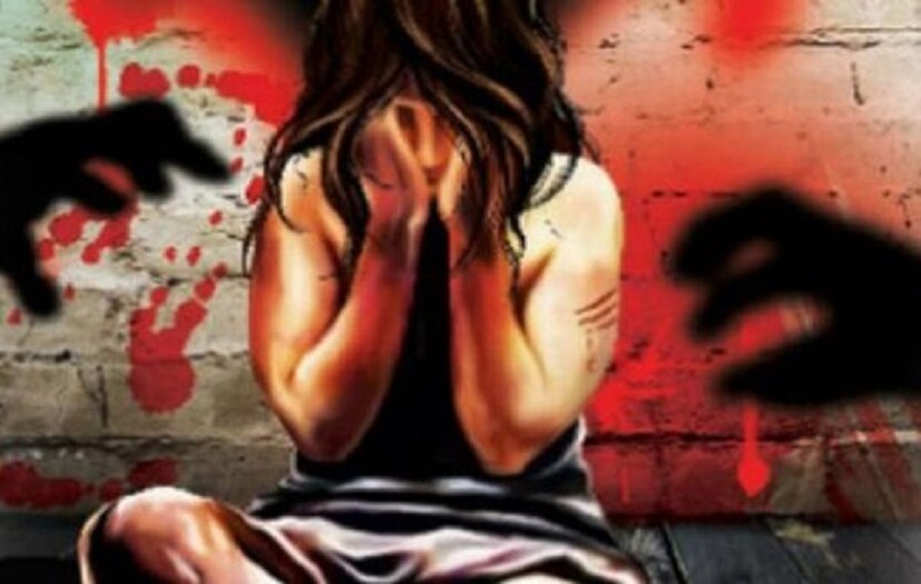 জানা যায়, অভিযুক্তের বোনের ঘনিষ্ঠ শিশুটির মা। গত দু-বছর ধরে অভিযুক্তদের বাড়িতে যাতায়াতও রয়েছে। সেই কারণেই ভরসা করে, মেয়েকে তাদের বাড়িতে রেখে যেতেন মহিলা। সেই সুযোগেই বাচ্চাটিকে ধর্ষণ করে অভিযুক্ত।  Representative image Photo Source: Collected