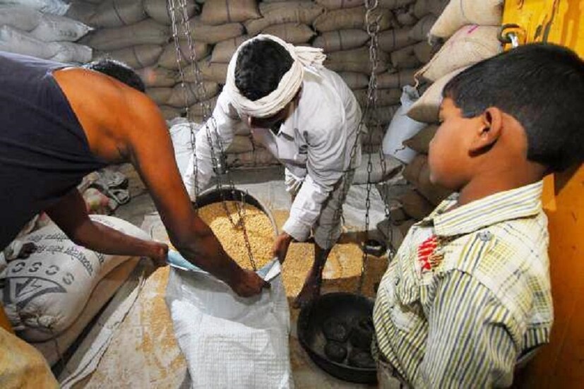 এরফলে সরকারি কোষাগারে ৪,৭২৭ কোটি টাকার অতিরিক্ত বোঝা চাপবে বলেই মনে করা হচ্ছে ৷ প্রতীকী ছবি ৷