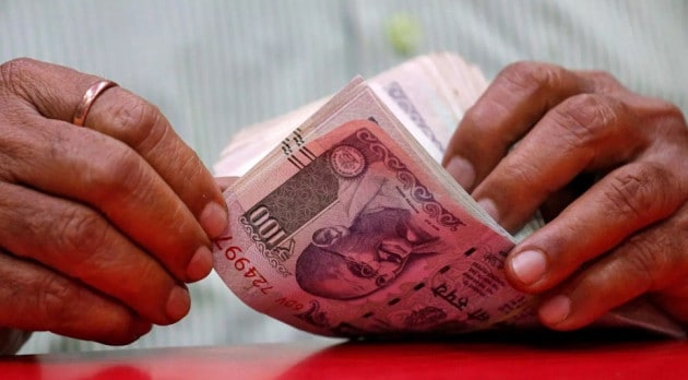 এর আগে EPFO-এর কাছে অর্থমন্ত্রালয়ের তরফে জিজ্ঞাসা করা হয়েছিল যে এত সুদ দেওয়ার মতো তাদের কাছে পর্যাপ্ত ফান্ড রয়েছে কিনা ৷ এর আগে EPFO-এর কাছে অর্থমন্ত্রালয়ের তরফে জিজ্ঞাসা করা হয়েছিল যে এত সুদ দেওয়ার মতো তাদের কাছে পর্যাপ্ত ফান্ড রয়েছে কিনা ৷