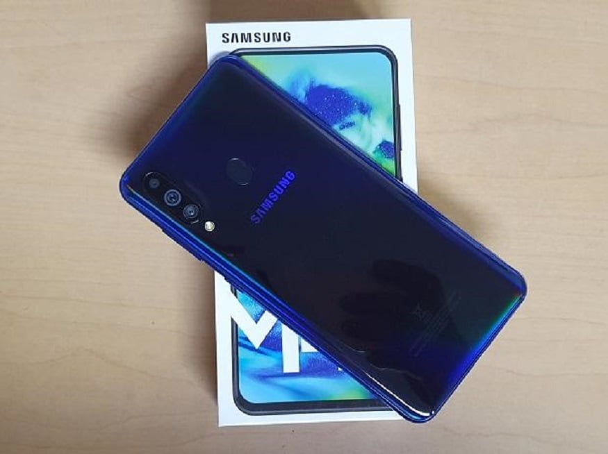 Galaxy M40 ফোনের ভিতরে রয়েছে একটি Snapdragon 675 প্রসেসর, সাথে থাকছে Adreno 612 GPU। ফোনে রয়েছে 6GB RAM আর 128GB স্টোরেজ। Galaxy M40 ফোনের ভিতরে রয়েছে একটি Snapdragon 675 প্রসেসর, সাথে থাকছে Adreno 612 GPU। ফোনে রয়েছে 6GB RAM আর 128GB স্টোরেজ।